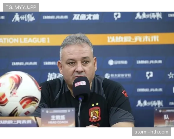 英超战术革新：教练精妙布局助球队强势回暖，全面提升争冠竞争力