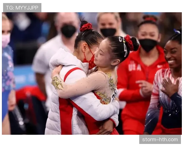 管晨辰穿得像路人，赛场上却花了半个月工资买装备？